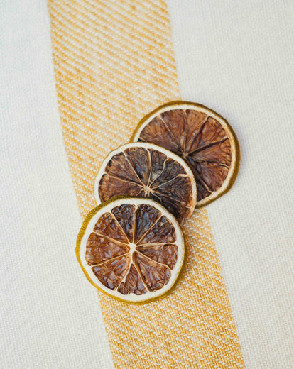 Dehydrated lime slices for cocktail